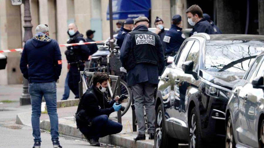 Tiroteo afuera de hospital de París deja un muerto y un herido
