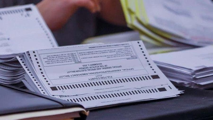 Advierte Georgia que podría haber recuento de votos debido a estrecha diferencia entre Trump y Biden
