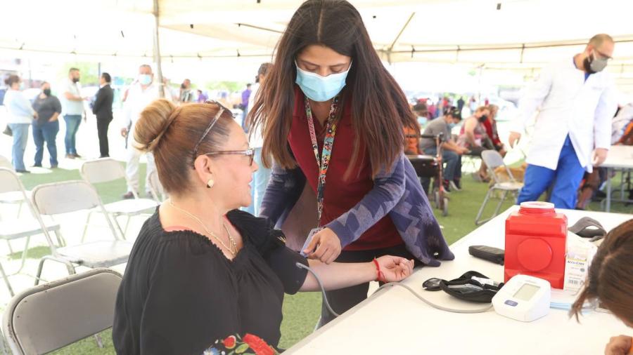 INMUJER ofrece pl&aacute;ticas sobre prevenci&oacute;n de violencia en brigada m&eacute;dica 