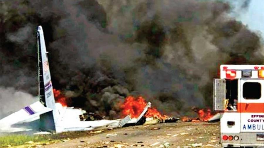 Suman 9 muertos accidente de avión militar en Georgia