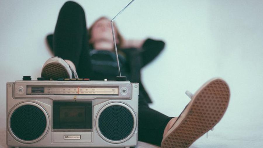Un 46 % de los mexicanos escucha radio tradicional