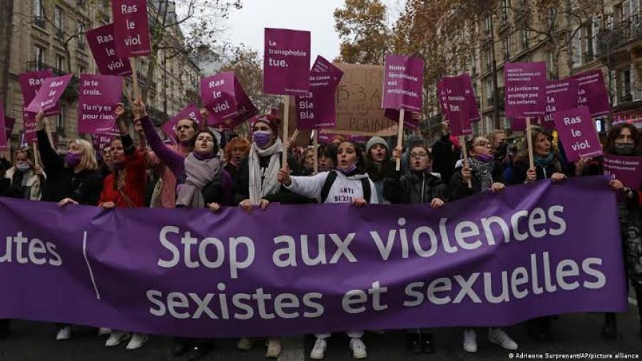 Miles de manifestantes tiñen Francia de morado contra la violencia machista