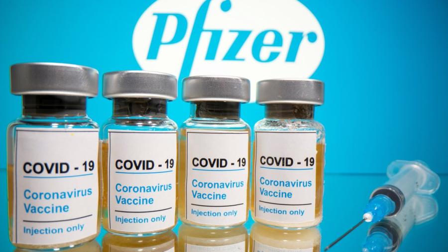 Pfizer espera producir 1,300 millones de dosis de su vacuna