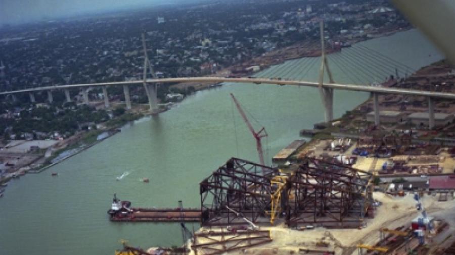 Puerto de Tampico, líder en construcción de plataformas petroleras