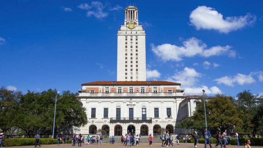 Universidad de Texas en apoyo de estudiantes de bajos recursos
