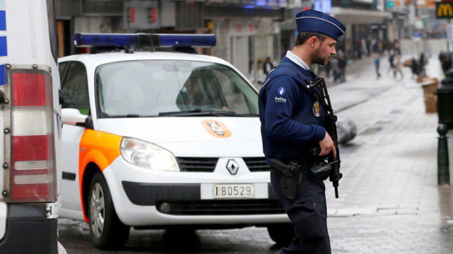Capturan a sujeto que intentó atropellar a peatones en Amberes, Bélgica