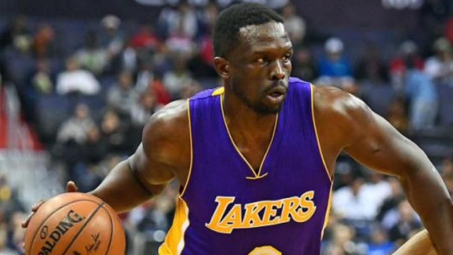 Lakers y delantero Luol Deng acuerdan pacto de compra para NBA