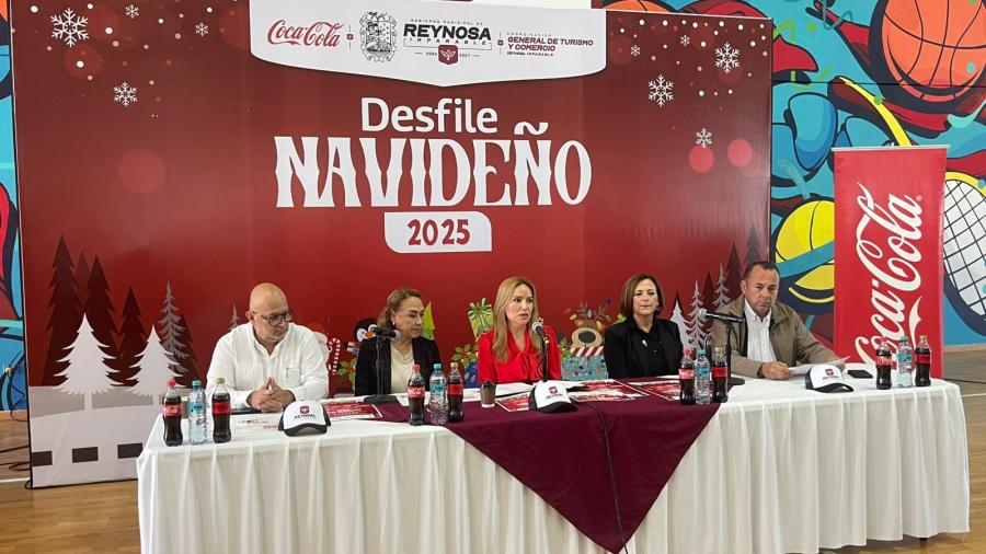Más de 100 carros alegóricos en desfile navideño 