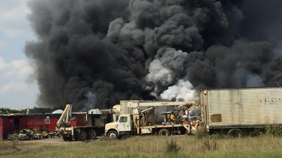 Dantescos incendios dañan equipo de cuerpos de emergencia