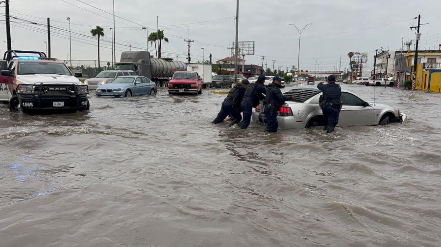 Guardia Estatal apoya a ciudadanía ante inundaciones
