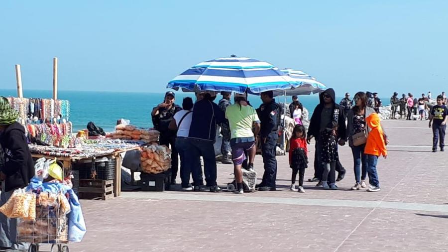 Con fuerte operativo retiran a  comerciantes en escollera de Playa Miramar