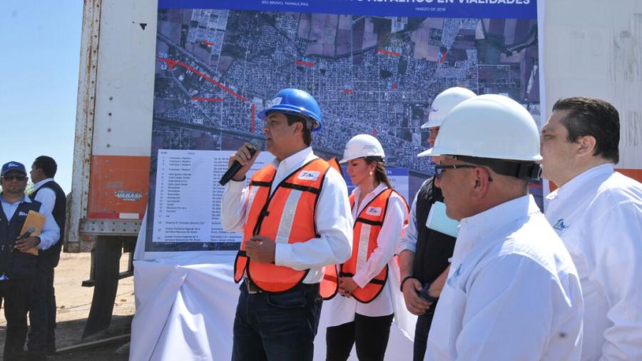 Rehabilitación de pavimentos beneficia principales vialidades de río bravo
