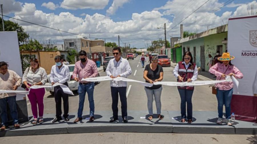 Inaugura Alcalde de Matamoros accesos en colonias, que tenían hasta 35 años sin ser pavimentados