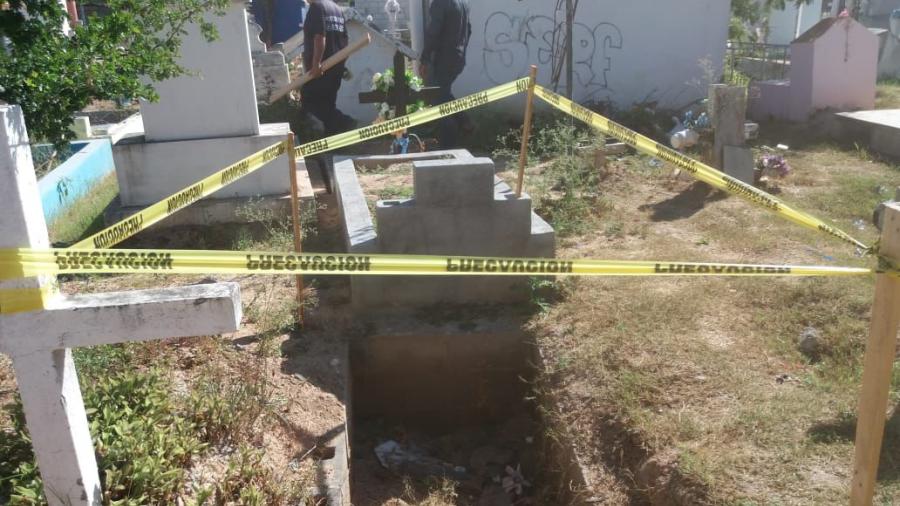 Delimitan tumbas en mal estado para evitar accidentes