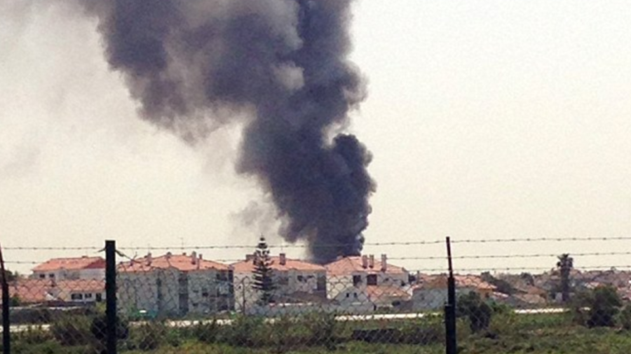 Avioneta se estrella en supermercado en Portugal; 5 muertos