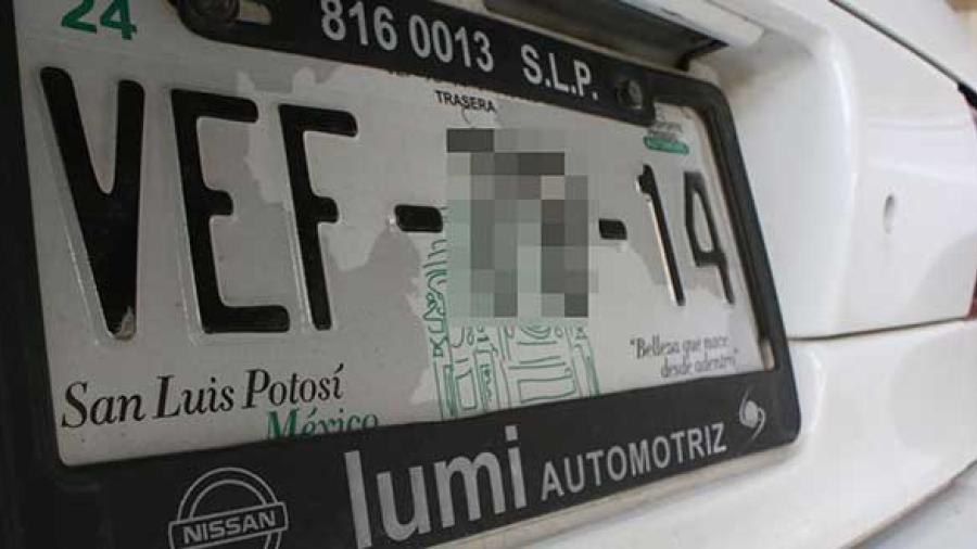 Para evadir tenencia pagan placas en SLP