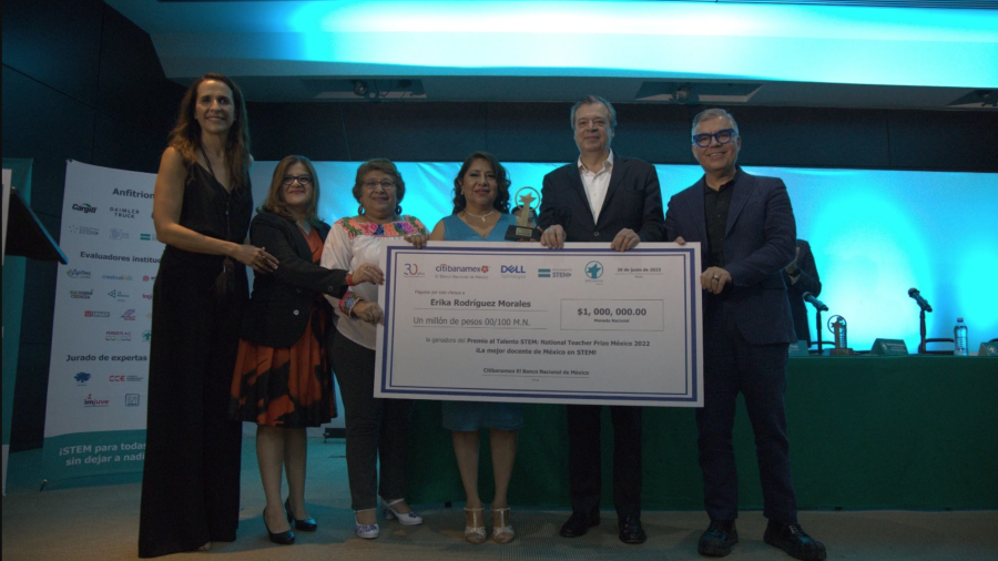 Erika y Ángela son reconocidas como las mejores maestra y estudiante STEM en México