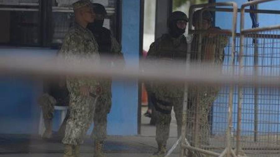 Al menos 12 presos muertos tras enfrentamientos en cárcel de Ecuador