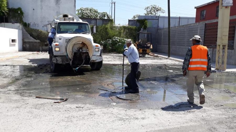 Comapa trabaja con equipo vactor