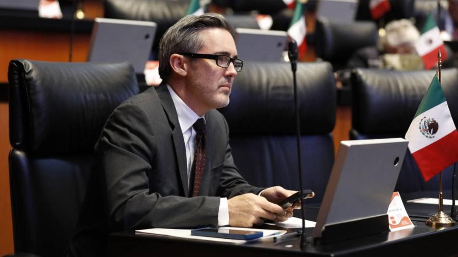 Senado aprueba licencia a JR para buscar reelección