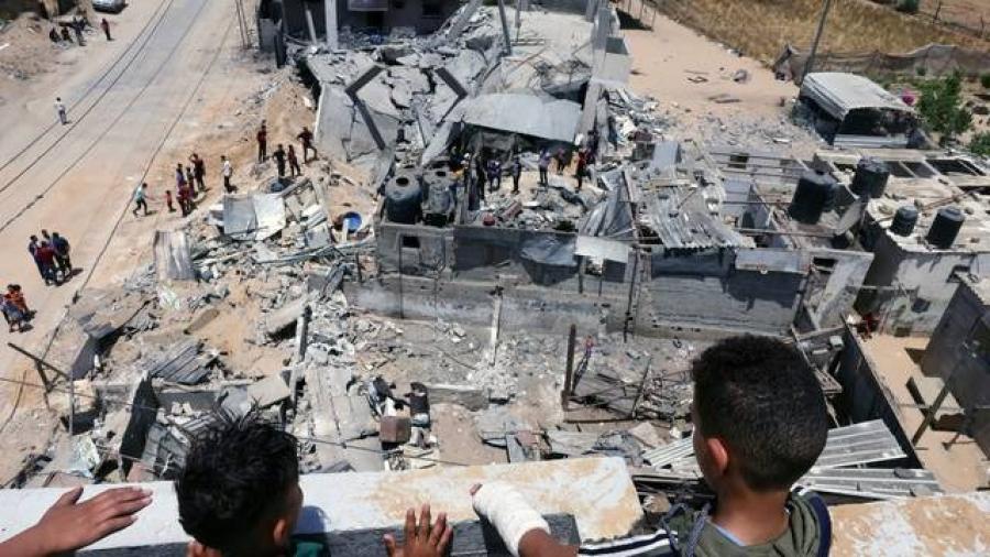 Mueren 17 integrantes de una familia en Gaza por bombardeos