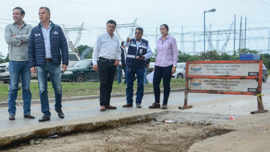 Atienden Chucho Nader y COMAPA rezago en reposición de pavimento y fugas de agua