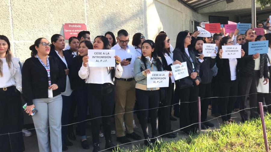 Personal del Poder Judicial Federal en Victoria sale a protestar por la eliminación de fideicomisos