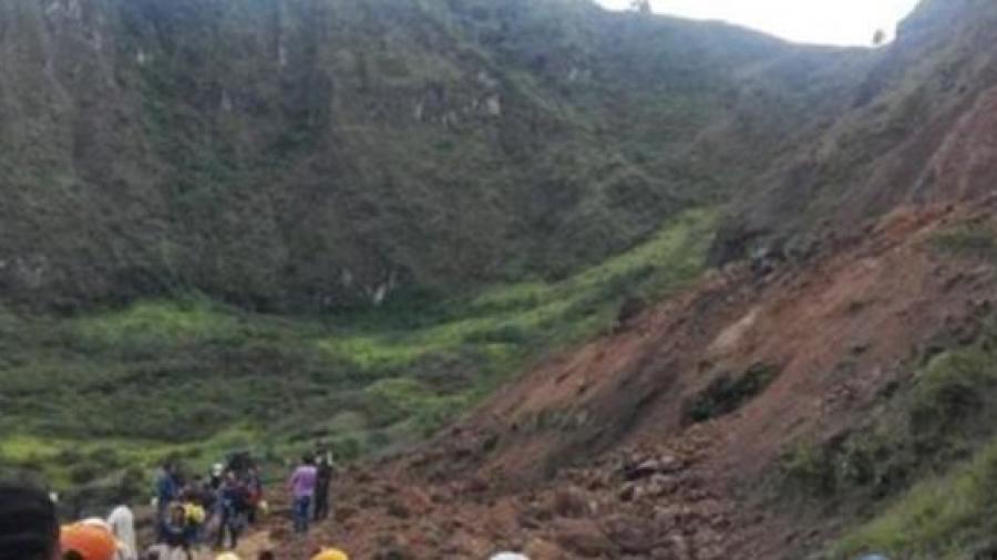Mueren 13 personas por alud de tierra en Colombia 
