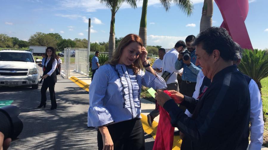 Llaman a dejar de lado tab&uacute;es y prevenir c&aacute;ncer de mama