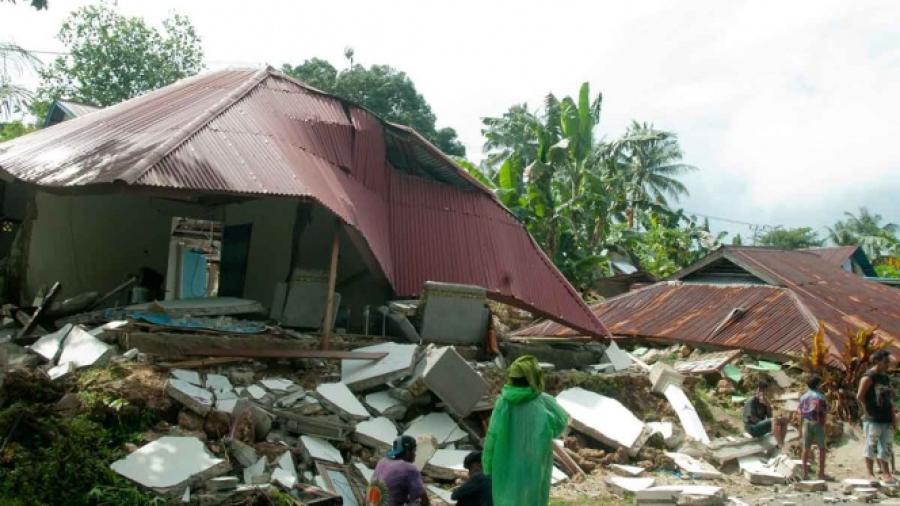 Aumenta a 23 muertos por sismo en Indonesia