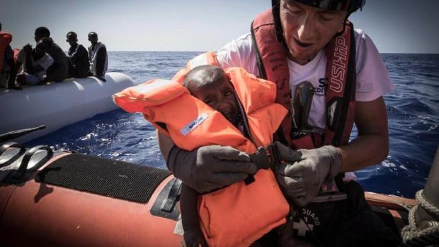 Rescatan a inmigrantes en el Mediterráneo