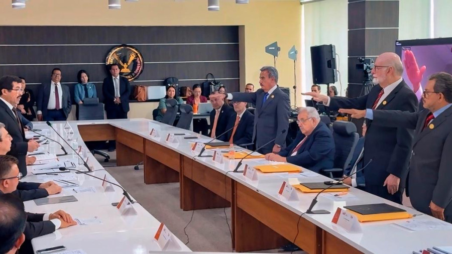 Toman protesta nuevos integrantes del Patronato de la UAT