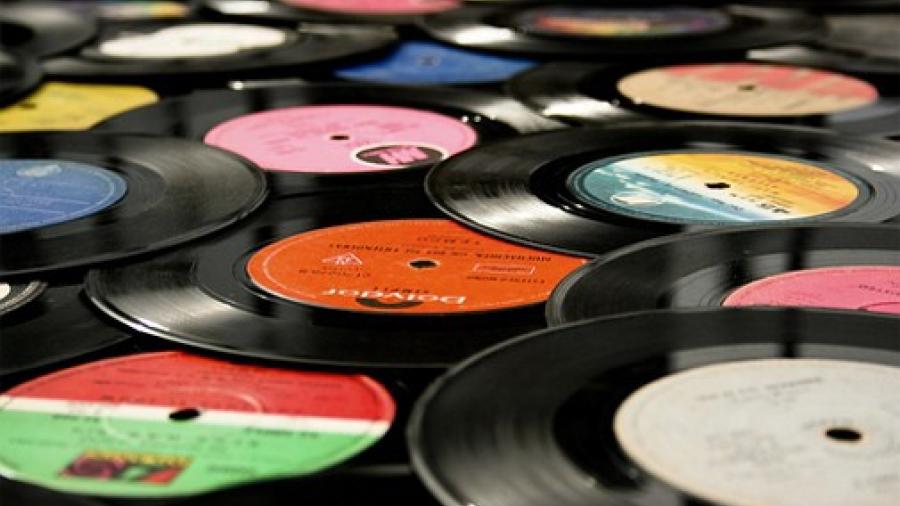 Por primera vez en 40 años, vinilos tienen mayores ventas que CDs