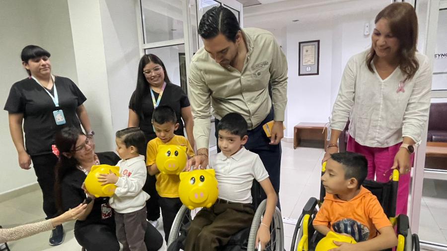 DIF Reynosa inicia colecta de apoyo a Teletón con visita al alcalde Carlos Peña Ortiz