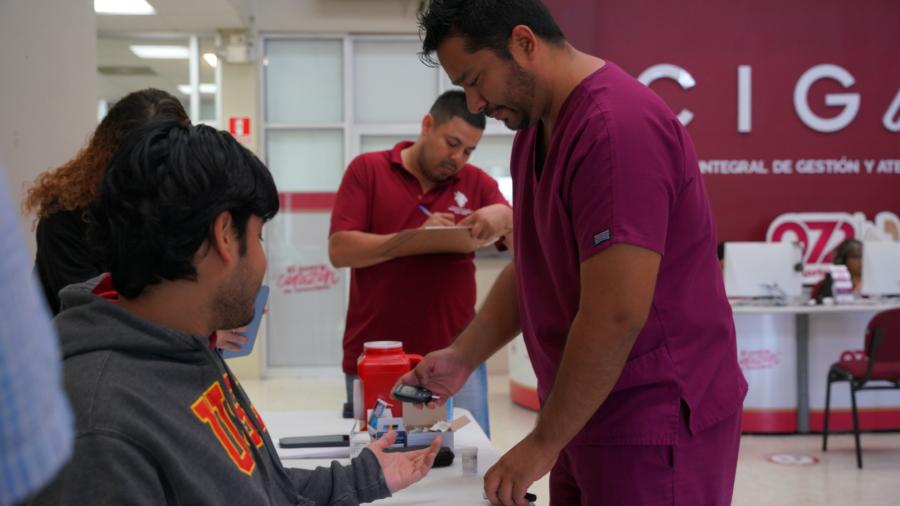 Revisan niveles de glucosa a ciudadanía en el Día Mundial de la Diabetes