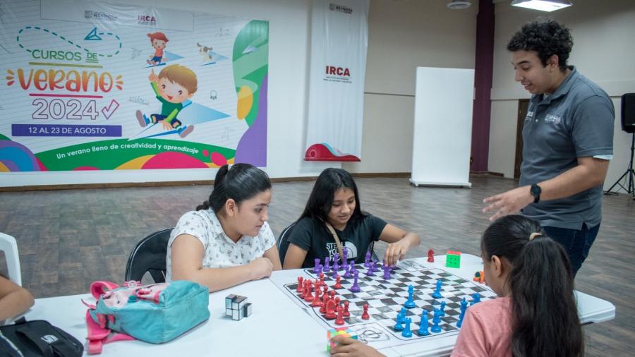 Gobierno de Carlos Peña Ortiz da la bienvenida a más de 500 alumnos