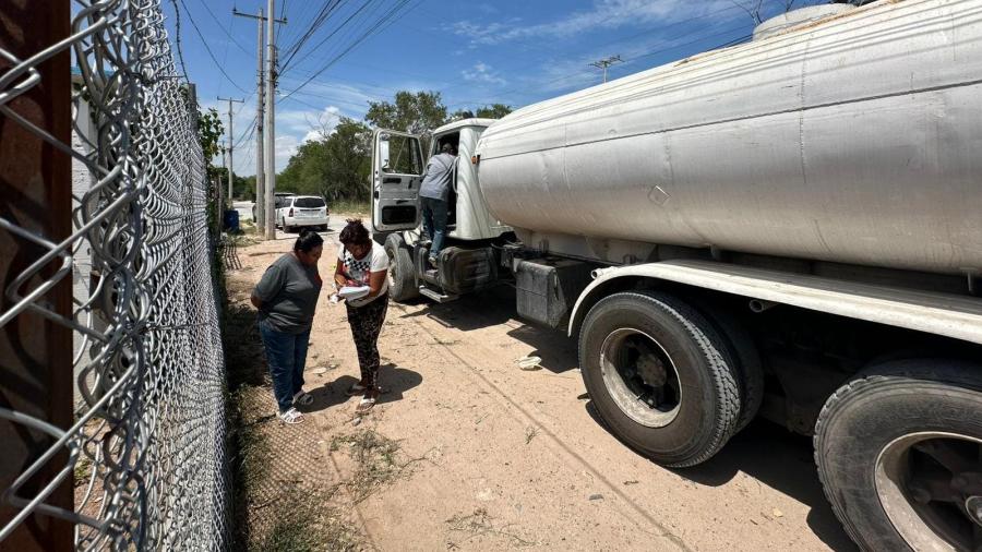 Recibieron familias de la colonia Villa Real agua en sus hogares 