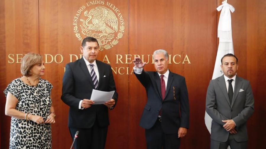 Alejandro Rojas Díaz Durán rinde protesta como senador suplente de Monreal