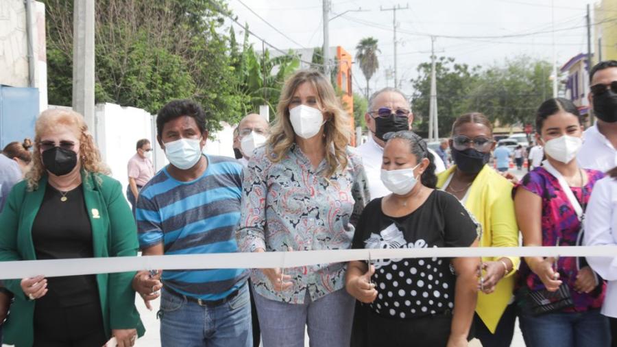 Vecinos y Alcaldesa inauguraron pavimentación de la calle 5 de mayo