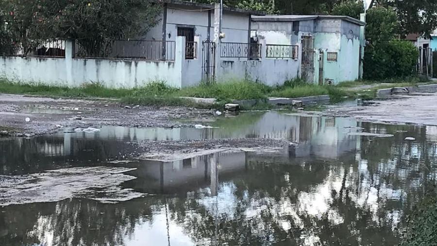 Preocupan brote de aguas negras en colonias