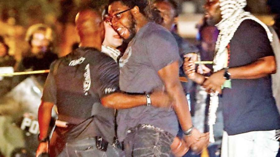 Un muerto y 25 heridos tras disturbios en Tennessee
