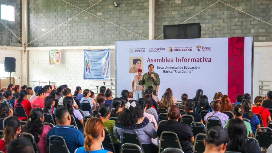 Apoyó Carlos Peña Ortiz entrega de Becas Rita Cetina en la Secundaria número 10