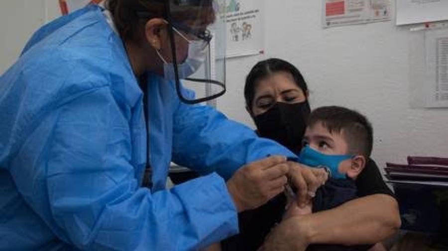 EU no pedirá que menores estén vacunados contra Covid-19 para ingresar al país