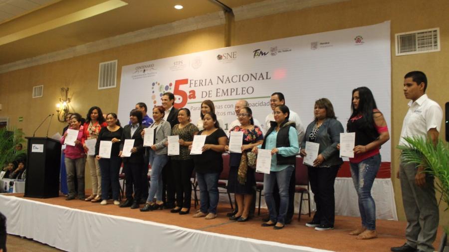 Asisten 326 a 5a Feria Nacional de Empleo para personas vulnerables
