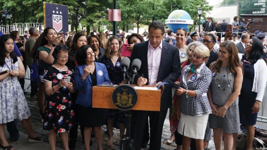 Nueva York prohíbe por ley la brecha salarial de género