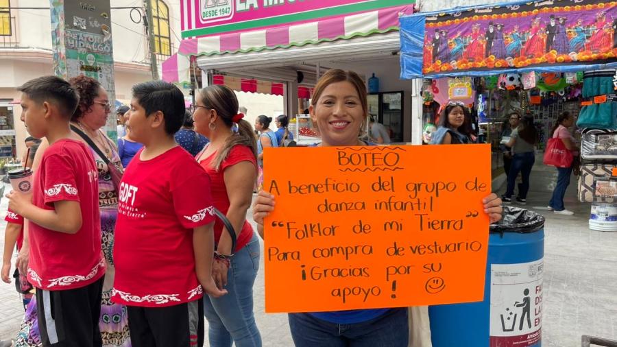 Botean y bailan para comprar vestuario