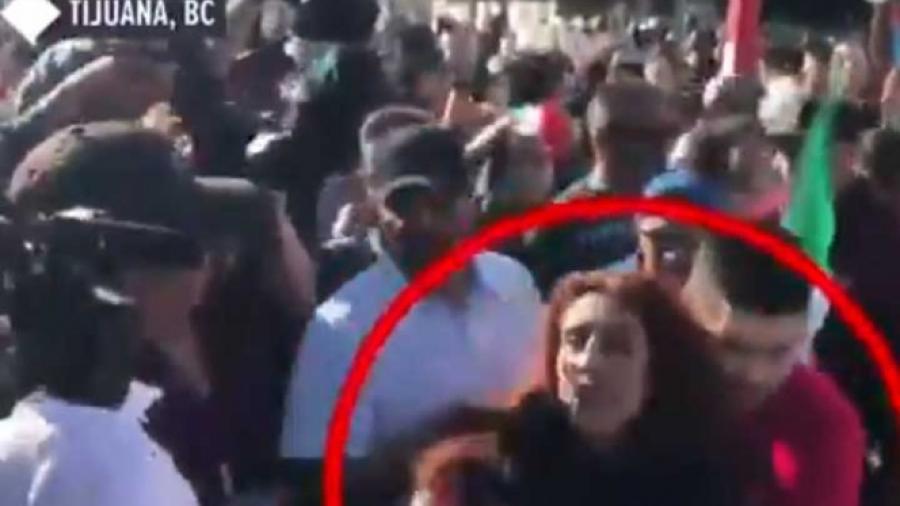 Algunos mexicanos en defensa de migrantes en Tijuana