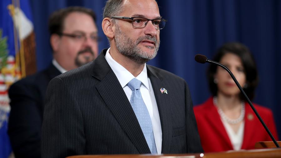Destituyen a director de prisiones de Estados Unidos