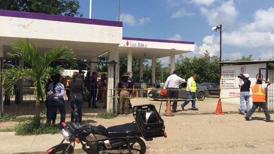 Explota tanque de gas y sale disparado a 20 metros 