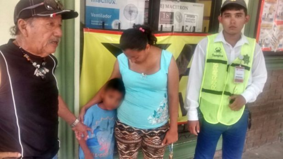 Se pierde niño en Tampico y lo encuentran en la calle